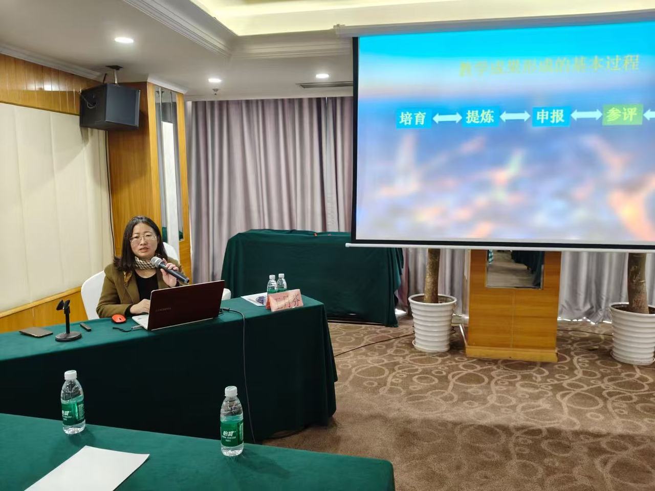 C:/Users/ASUS/Desktop/王月芬.jpg王月芬