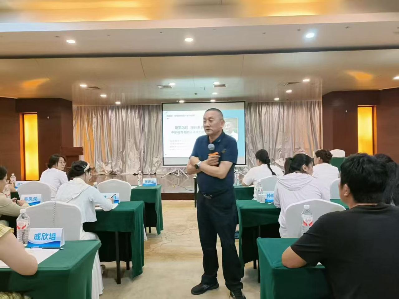 C:/Users/ASUS/Desktop/余国良.jpg余国良